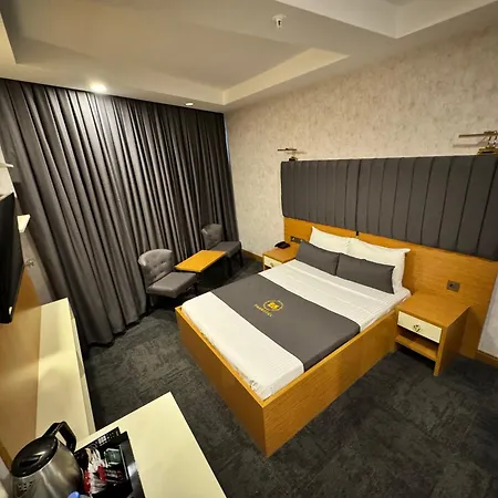 E5 Park Hotel 3*