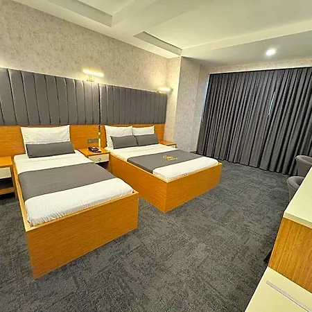 E5 Park Hotel 3*