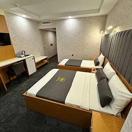 E5 Park Hotel 3*