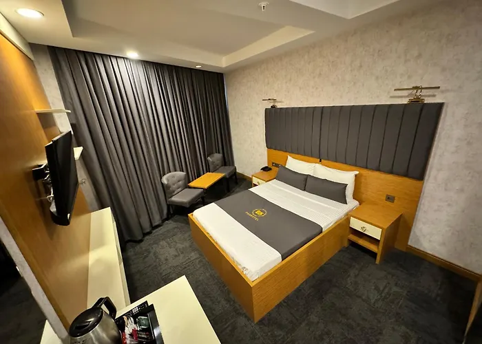 E5 Park Szálloda 3*